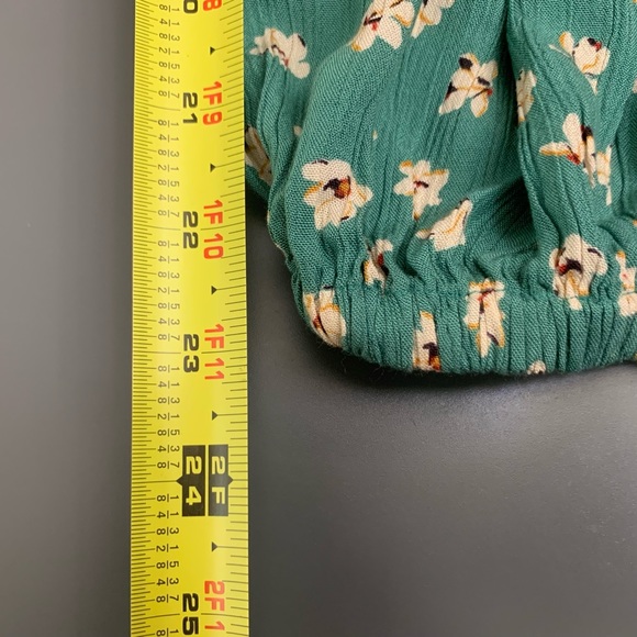 BillaBong Blouse Size Large Cold Off Shoulder Green Floral Oversized Flowy Boho - Picture 10 of 15